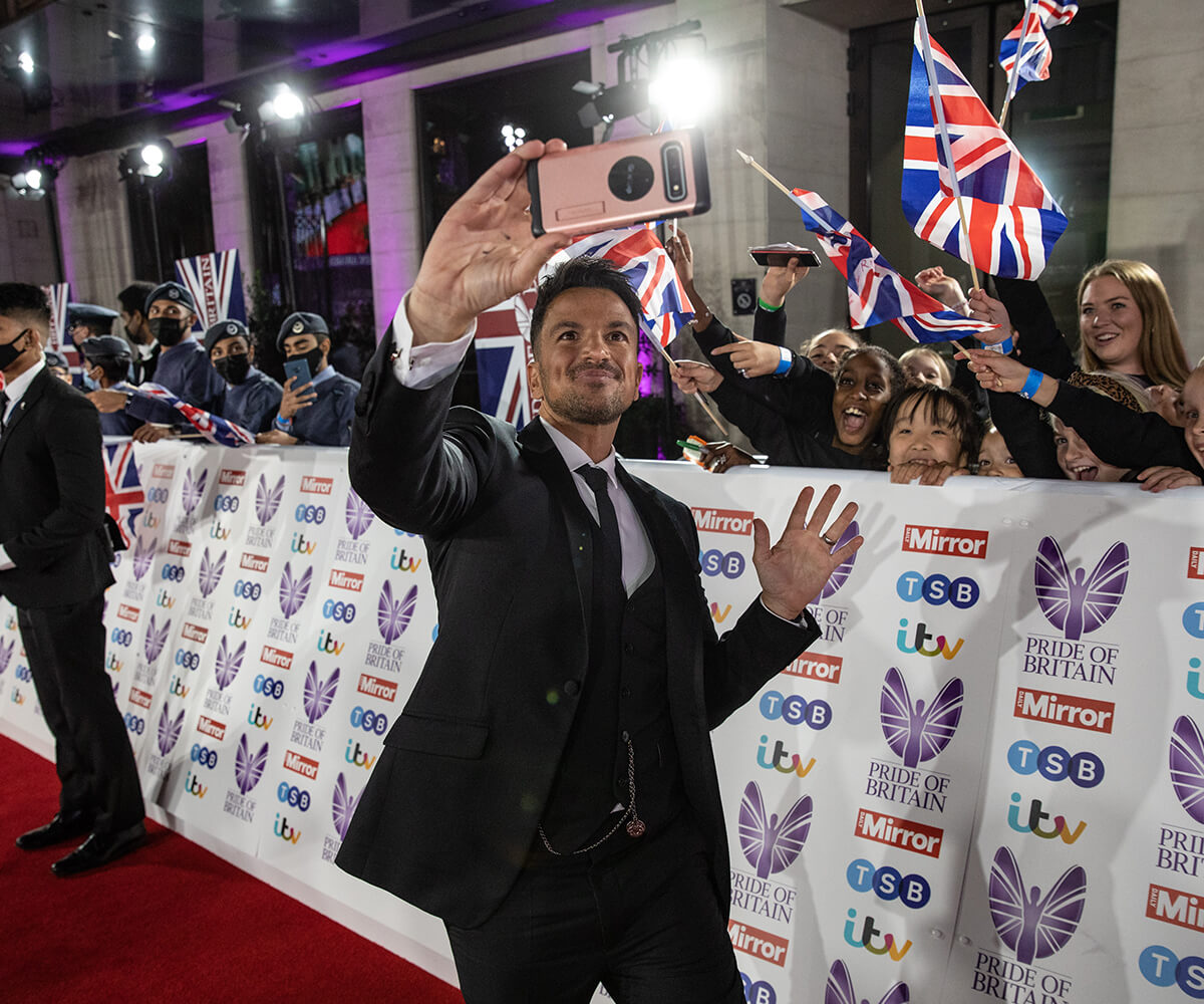 Peter Andre taking a selfie on red carpet at Pride of Britain awards red carpet